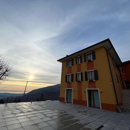 Hotel Belvedere Spiazzi Di Caprino Eksteriør billede